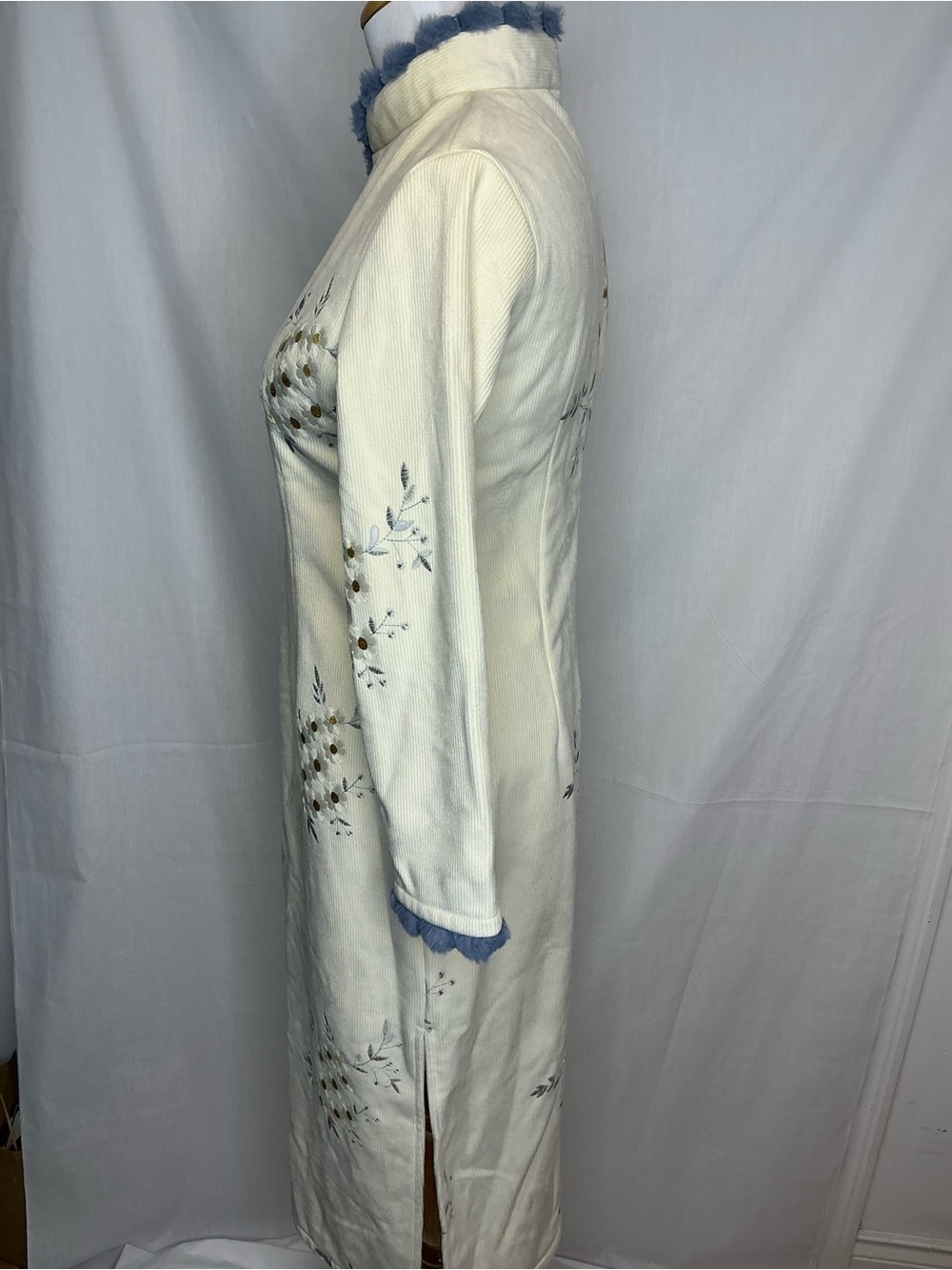2162 - Ivory Long-Sleeve Embroidered Cheongsam Dress with Blue Trim - Picture 5 of 10